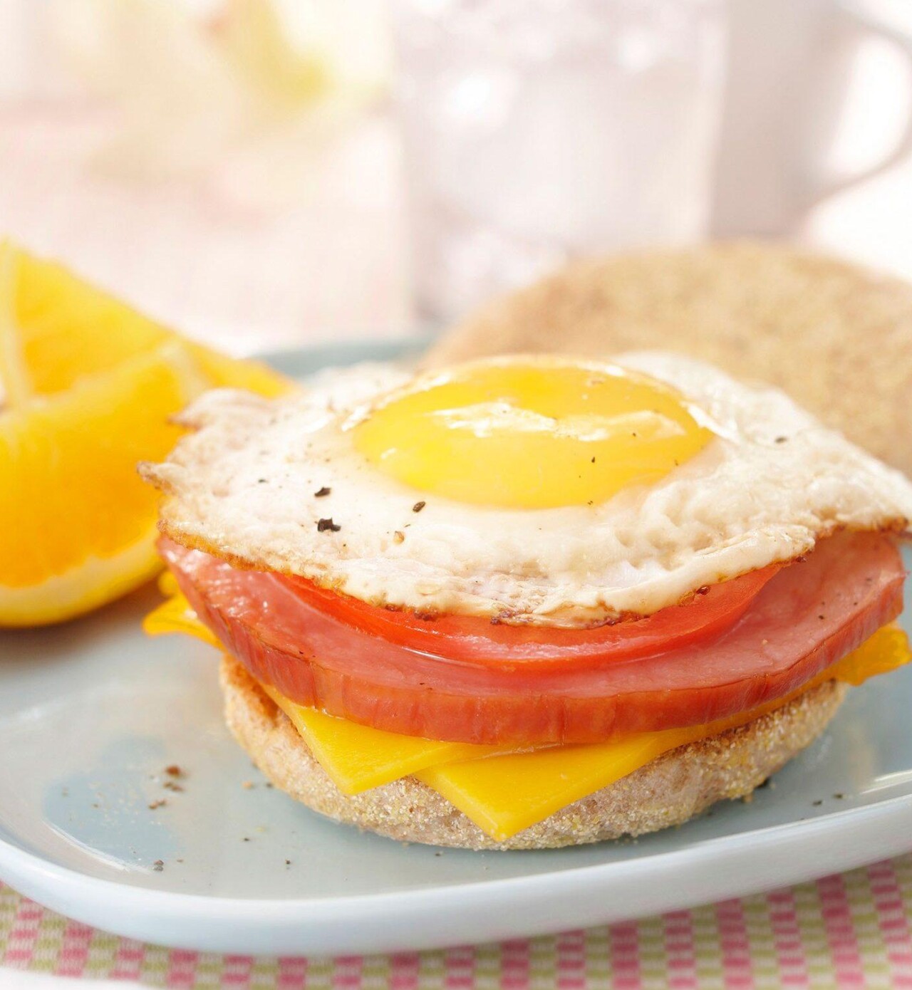 Ham and eggs. Ham and Egg Breakfast Muffin. Ham and Egg Breakfast Muffin PNG.